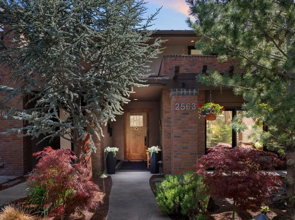 2563 NW Crossing Dr, Bend, OR 97703