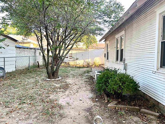 4th image of 115 E Vine Ave