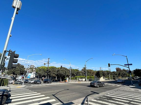 2nd image of 161 Ocean Park Blvd
