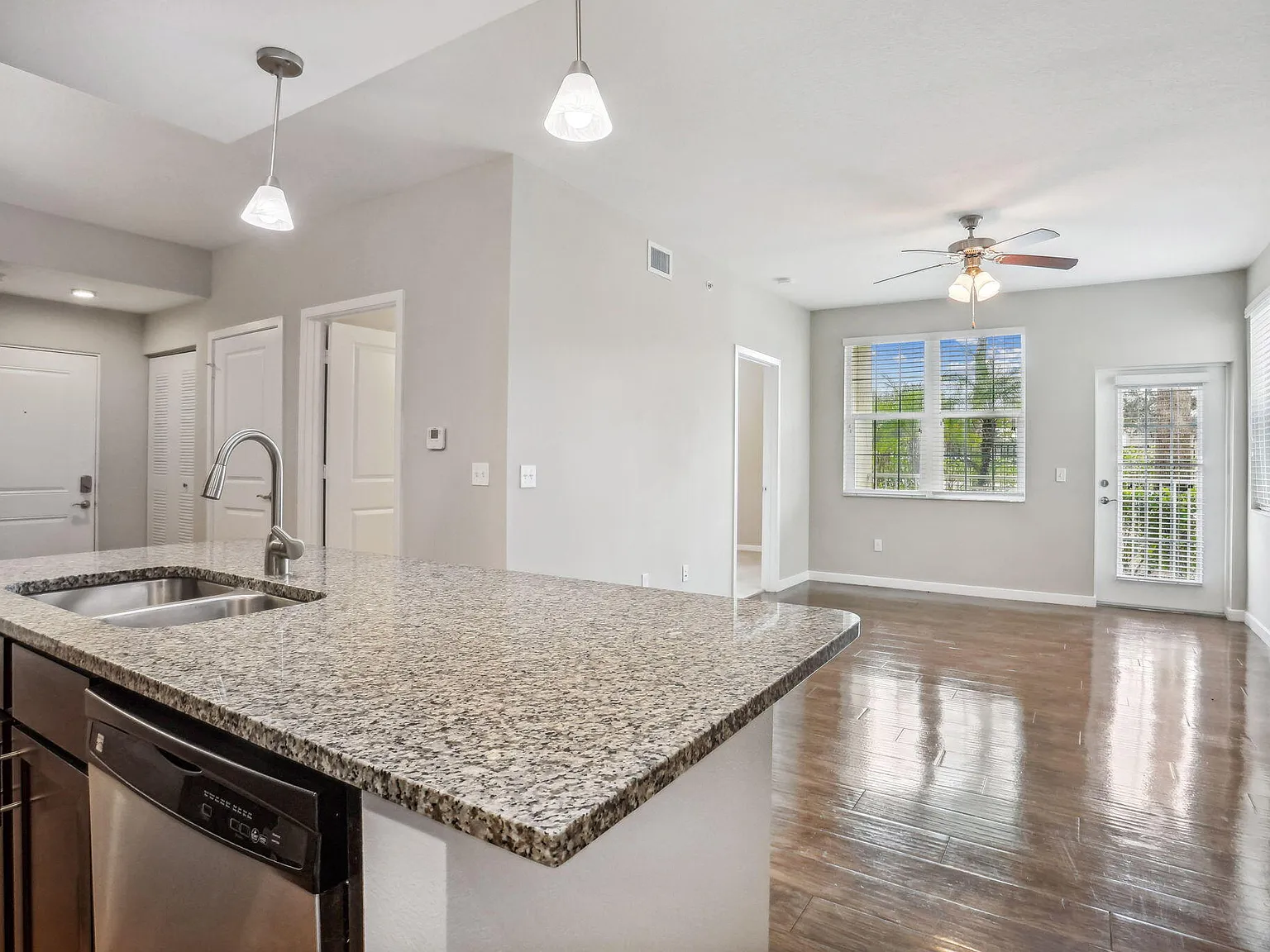 3 bed, 2.0 bath, 1219 sqft, $2,500 — Photo 1