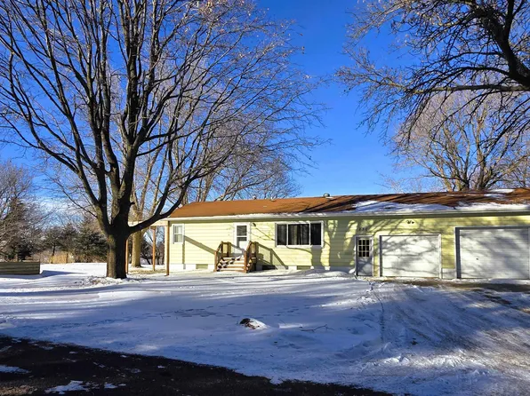 230 5th St W, Crystal Lake, IA 50432