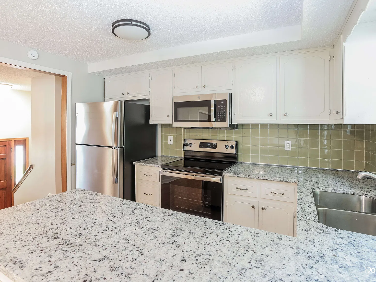 3 bed, 2.5 bath, 1663 sqft, $1,990 — Photo 4