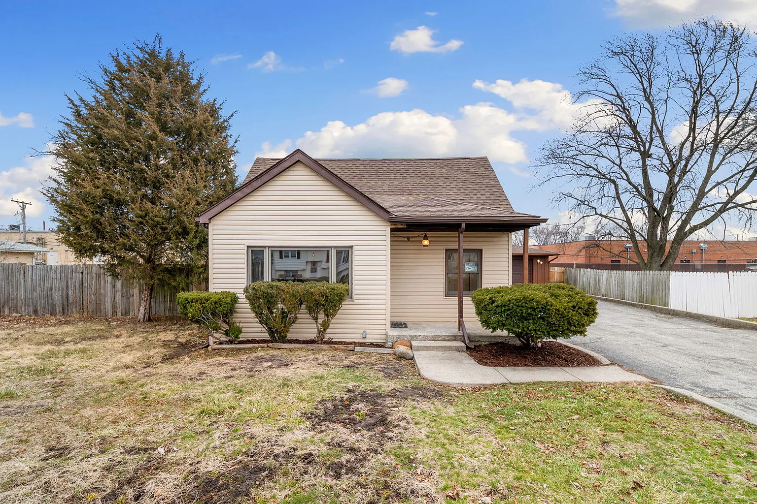 10225 S 80th Ct photo 1