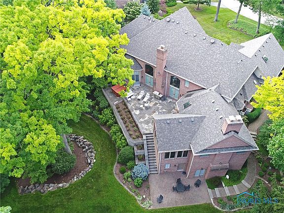 3rd image of 3 Riverhills Ln