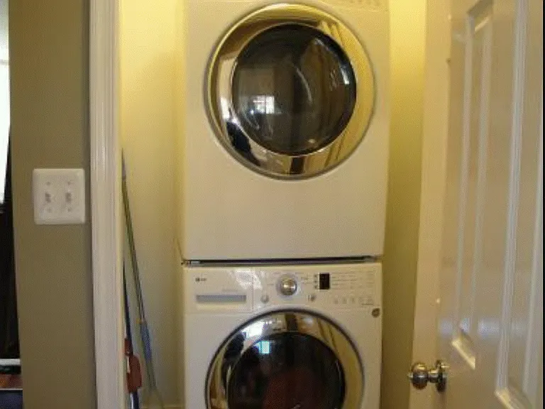 37 R St NW #1 — Photo 19