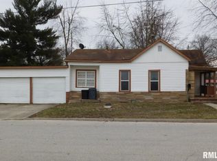 201 E Seneff St, Salem, IL 62881