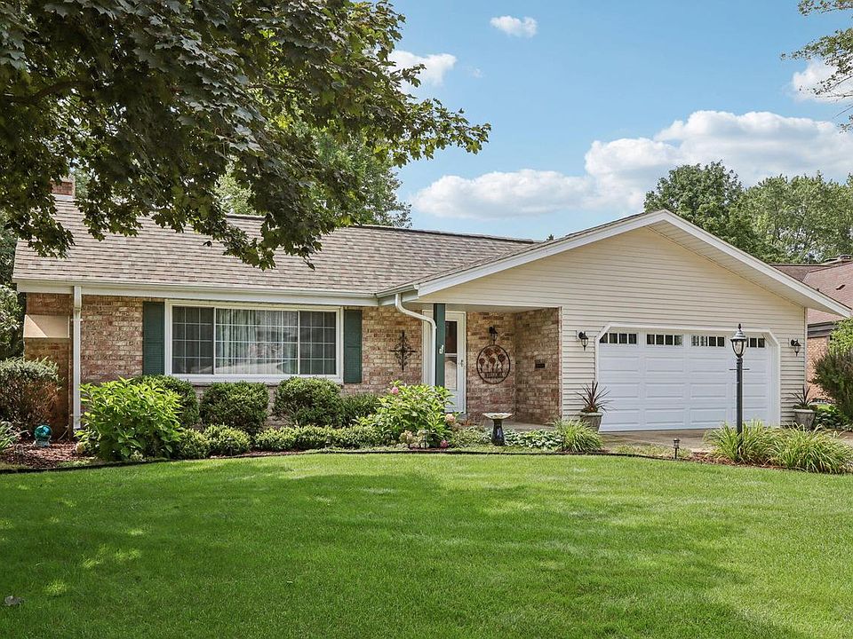 1st image of 809 Sweetbriar COURT