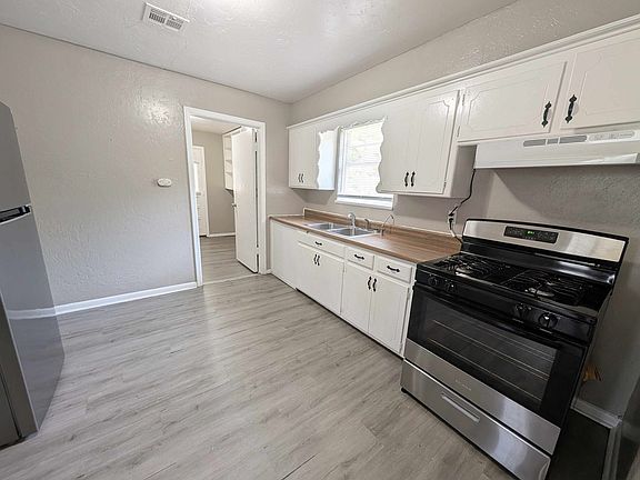 4th image of 1025 Hoyt Ave