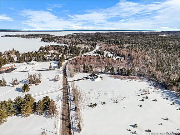 3rd image of 72 Indian Island Rd