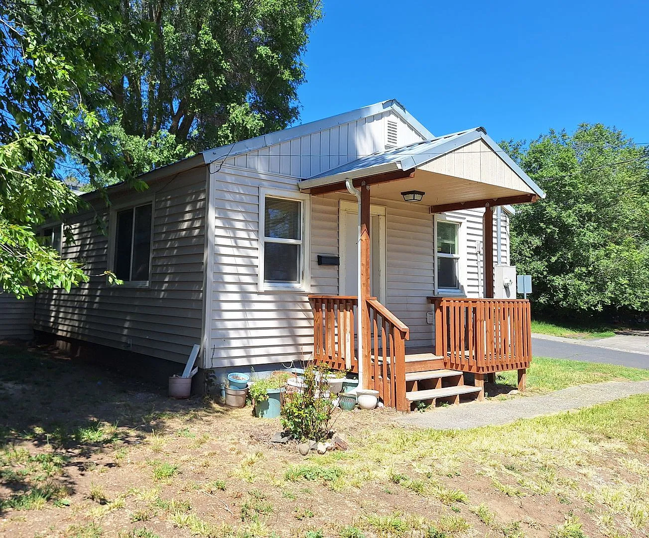 Quaint 2 bedroom 1 Bathroom Duplex — Photo 1