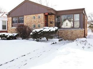 5447 Suffield Ct, Skokie, IL 60077