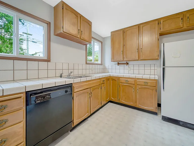 119 Claremont Ave — Photo 16