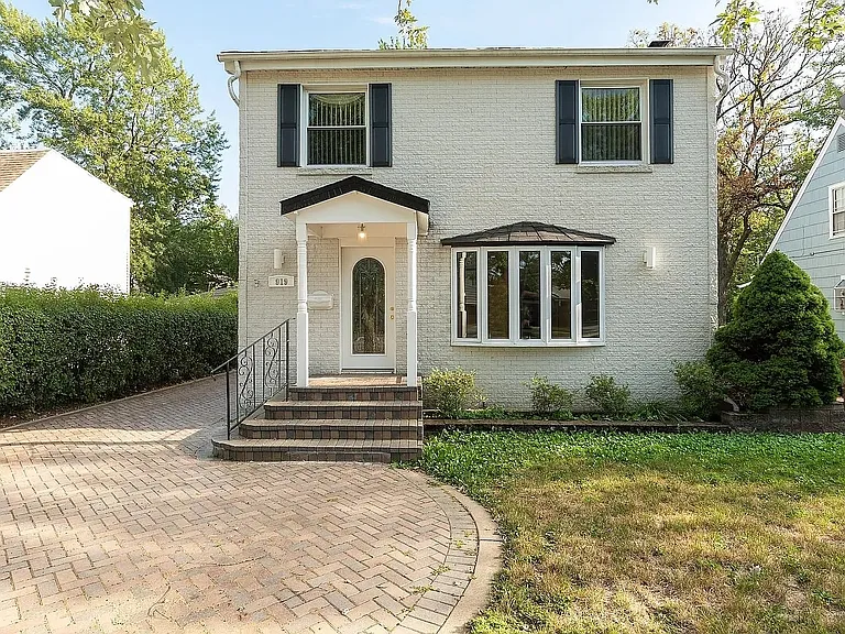 919 Greenwood Ave — Photo 1