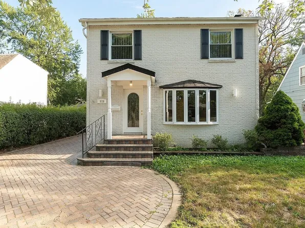 919 Greenwood Ave, Deerfield, IL 60015
