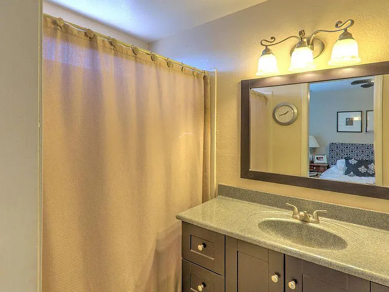 3531 E Acoma Dr — Photo 2