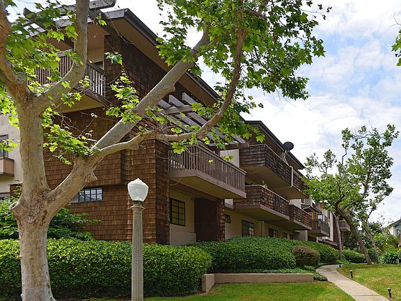 2nd image of 8840 Villa La Jolla Dr Unit 317