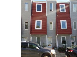2575 W 9th St, Cleveland, OH