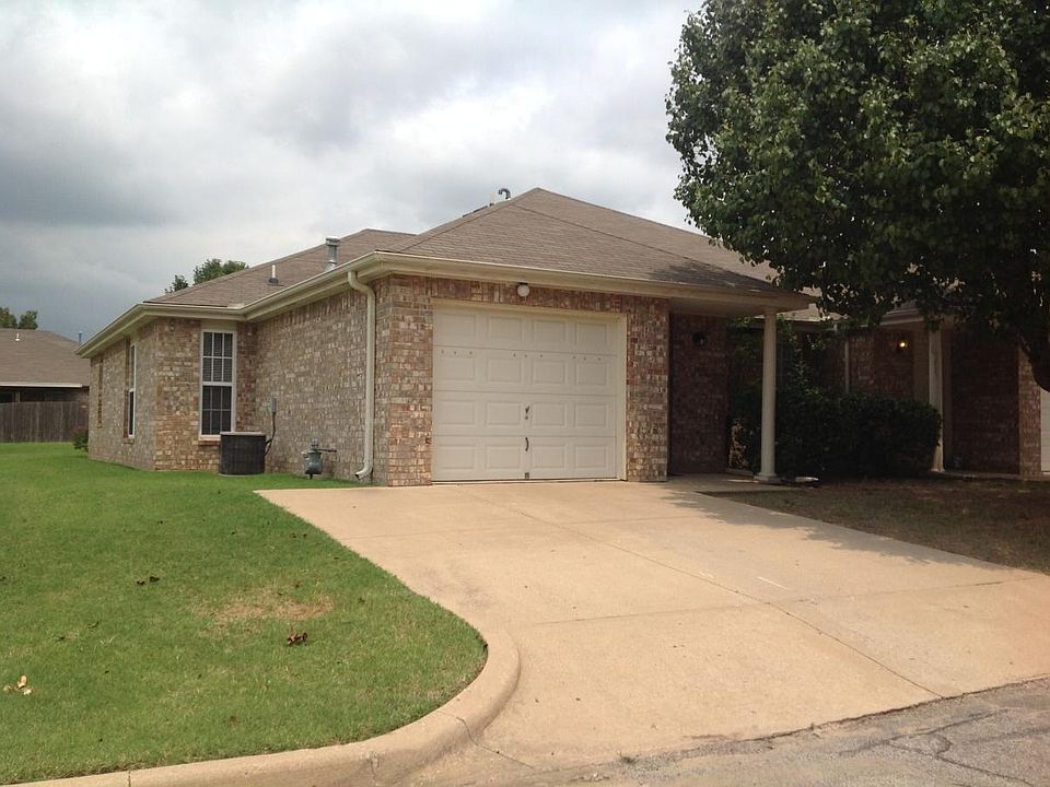 1st image of 1220 W Jackson Ct