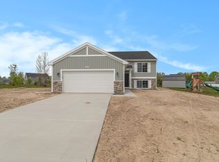 3049 Trafalgar Dr, Flushing, MI 48433