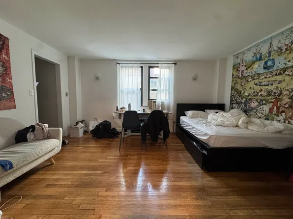 321 East 54th Street image 1 of 4