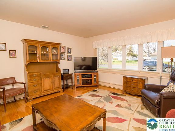 5th image of 3316 Edinburgh Rd