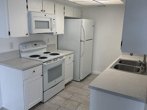 2nd image of 1020 Willow Tree Dr #1-D