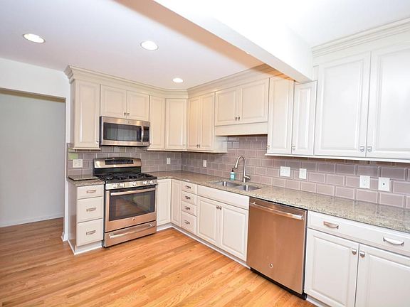 4th image of 250 Crandall Dr