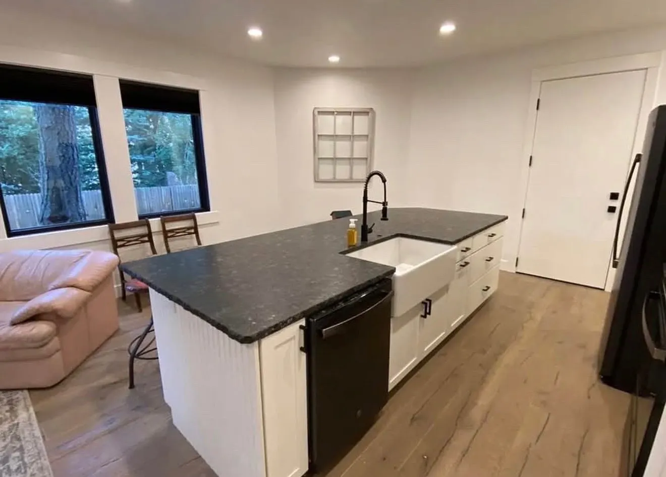 3 bed, 1028 sqft, $2,500 — Photo 1