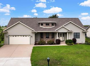 51 S Wyler Dr, Evansville, WI 53536