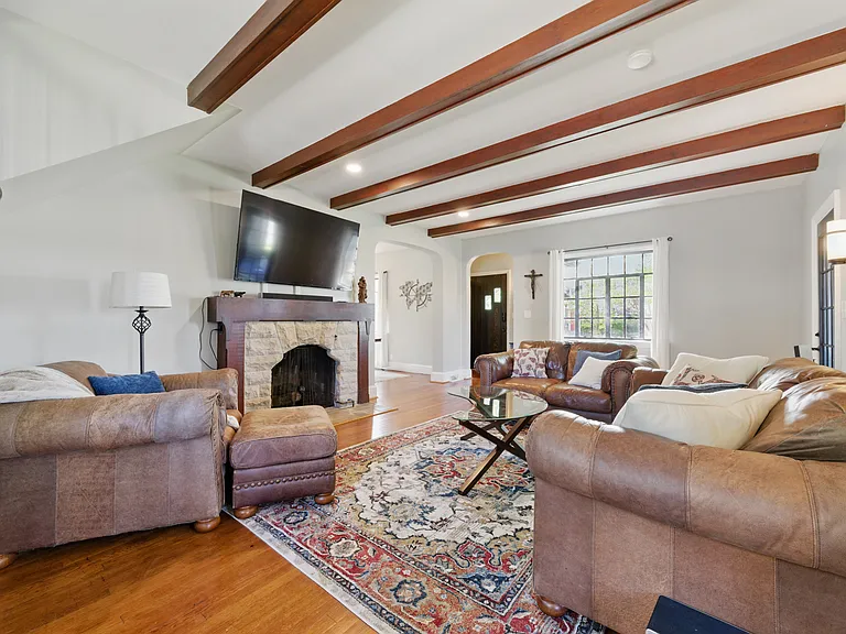 5010 Gosnold Ave — Photo 4