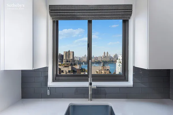 Sold by Sotheby's International Realty | media 30