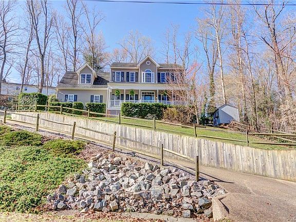 3rd image of 9619 Greenleaf Ln