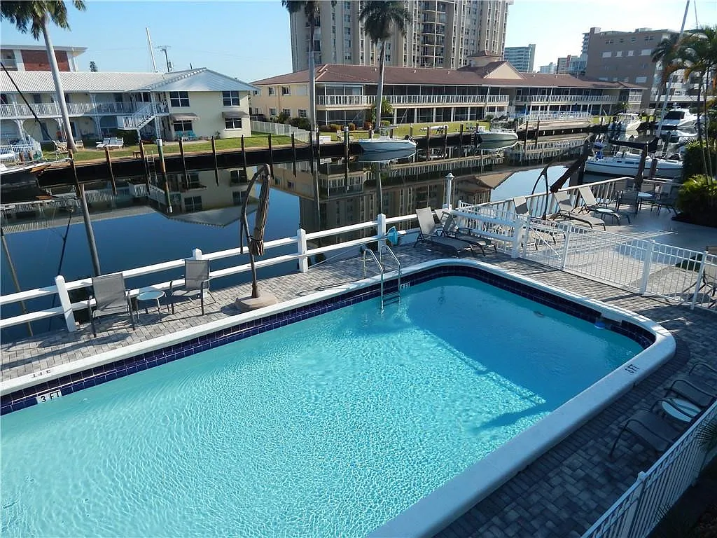 1 bed, 1.0 bath, 530 sqft, $1,800 — Photo 2