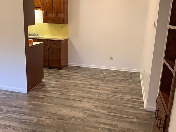 4th image of 402 Mary St APT 110