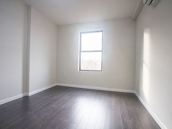 5th image of 594 Franklin Ave APT 4