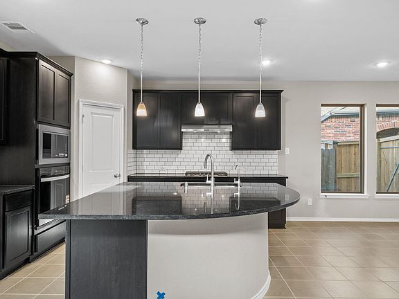 4th image of 311 Violet Crown Ln
