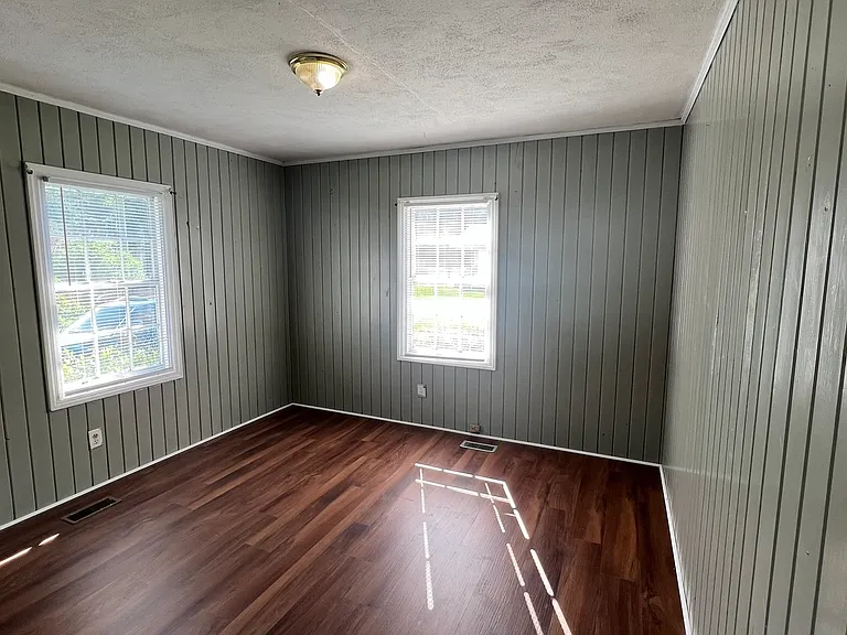 1010 Lynch St — Photo 10