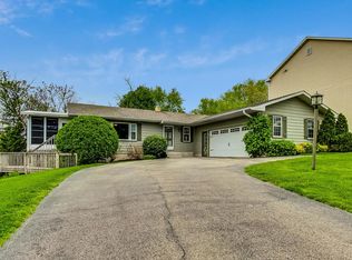 904 Houston Ave, Elgin, IL 60120