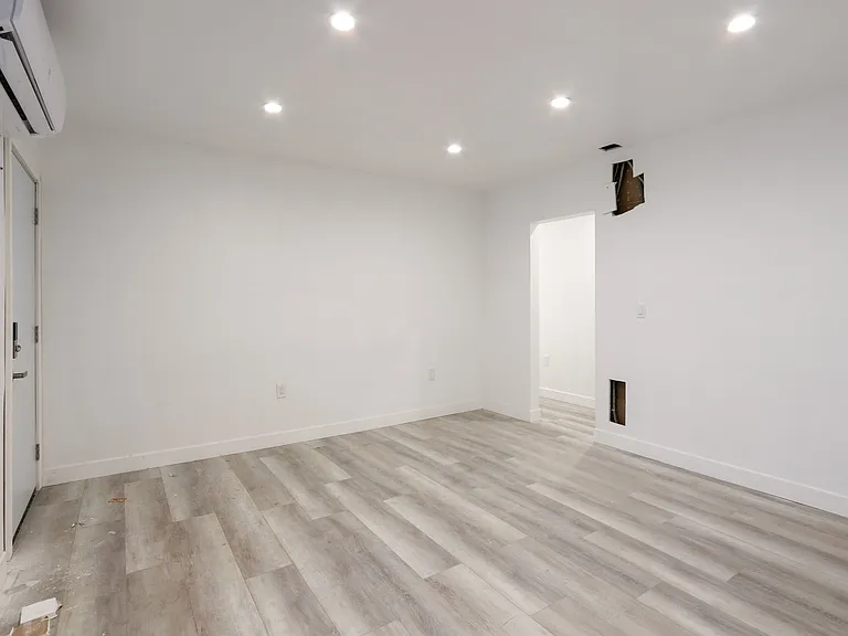 410 Lucas Ave — Photo 7