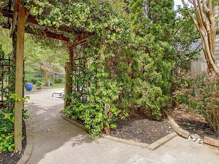 374 Persimmon Dr — Photo 63