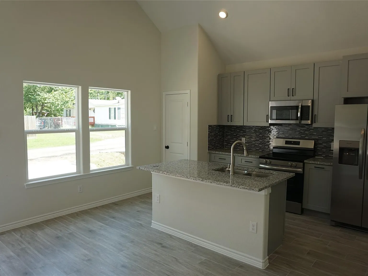 3 bed, 2.0 bath, 1000 sqft, $1,450 — Photo 4