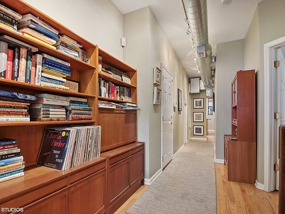 5th image of 1025 W Balmoral Ave #1B