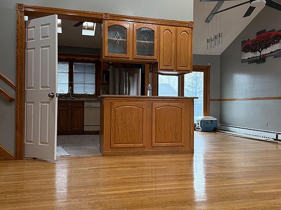 2nd image of 25 Penn St