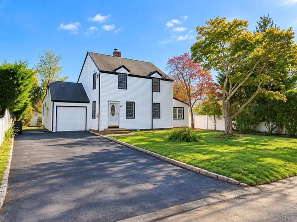 77 Juniper Avenue, Smithtown, NY 11787