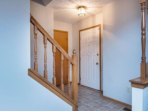 4th image of 3280 Bellerive Dr