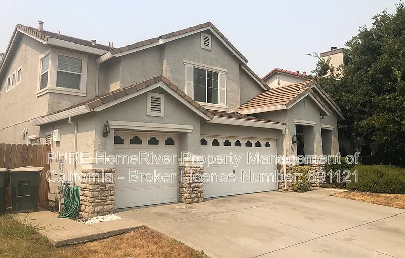 4 bed, 3.0 bath, 2156 sqft, $2,950 — Photo 3