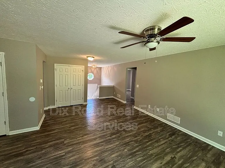 794 Carriage Hill Ln — Photo 9