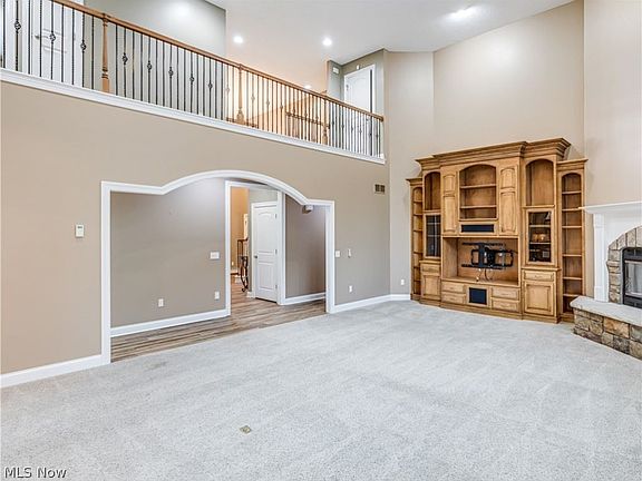 4th image of 450 Crawford Cir