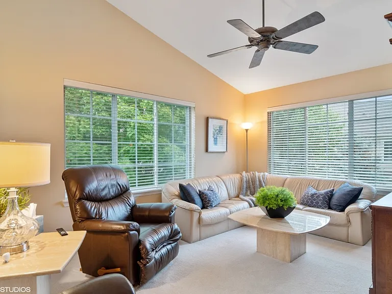 1212 Townes Cir — Photo 12