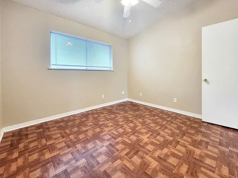 618 W 51st St #104 — Photo 19